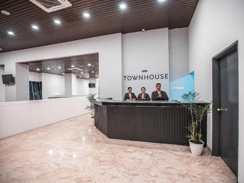 Super Oyo Townhouse 1 Hotel Salemba Jakarta Exterior photo