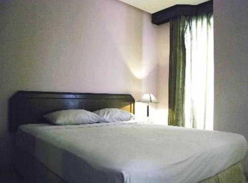 Super Oyo Townhouse 1 Hotel Salemba Jakarta Exterior photo