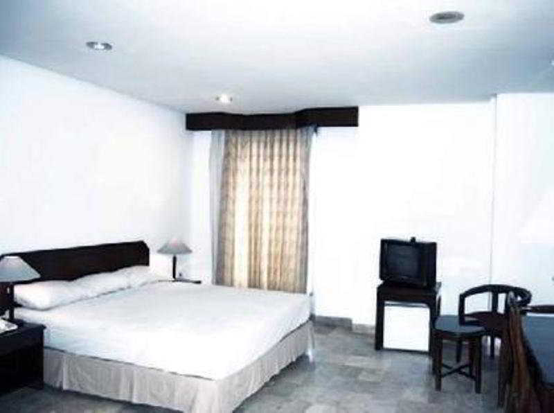 Super Oyo Townhouse 1 Hotel Salemba Jakarta Exterior photo
